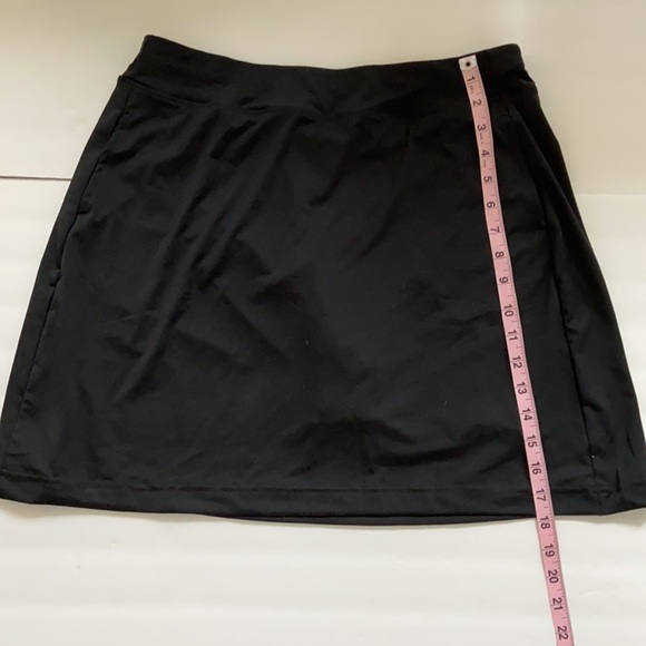 NWT Yogipace UV Protection 17” Skorts Size Large - Picture 3 of 9
